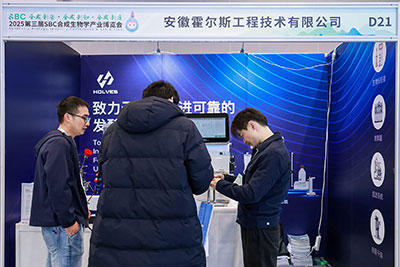 嘿嘿视频在线观看團隊與客戶交流 嘿嘿视频在线观看團隊與客戶交流